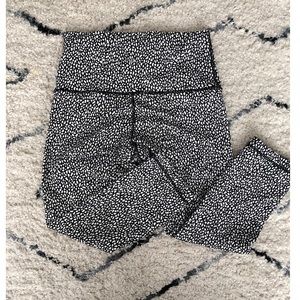 SOLD! Lululemon Wunder Under Crop🍋